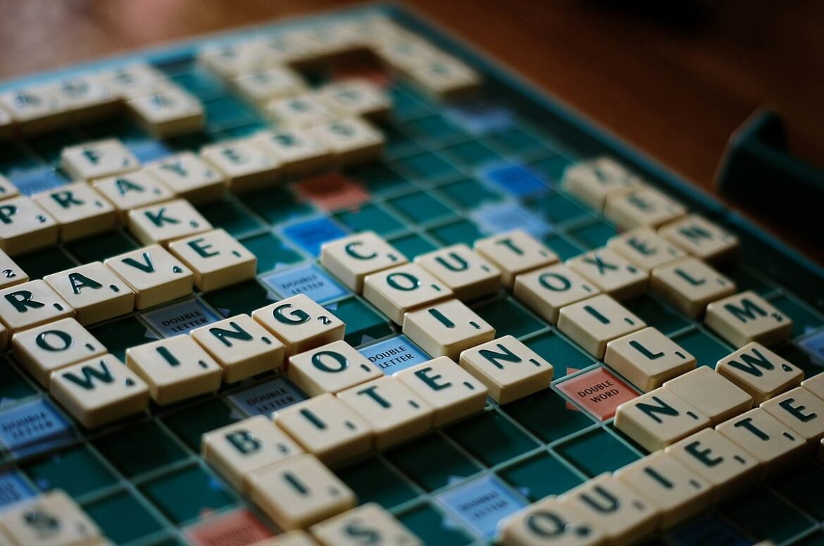 1200px-Scrabble_game_in_progress
